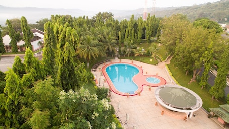 Exterior. Volta Hotel Akosombo