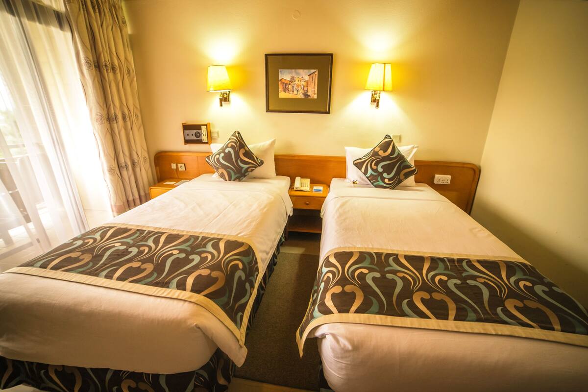 standard twin room | premium bedding, minibar, in-room safe, desk