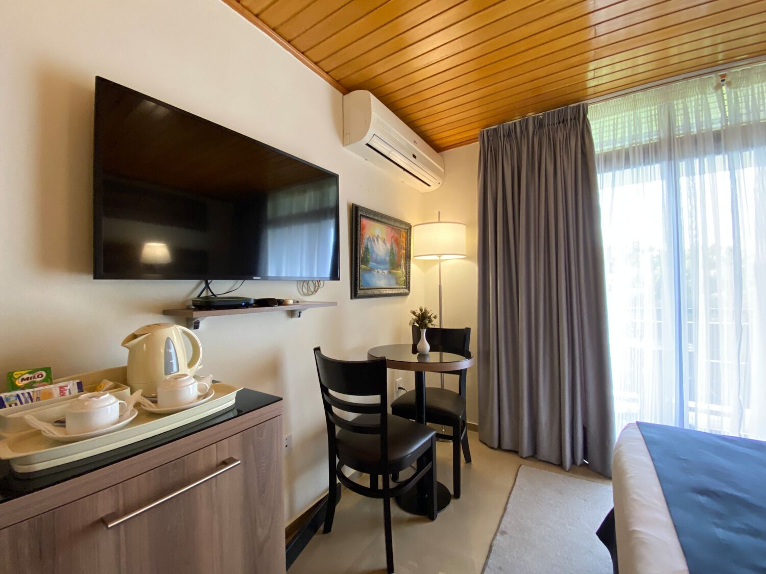 standard room | premium bedding, minibar, in-room safe, desk