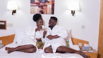 Breakfast, lunch, dinner served; international cuisine