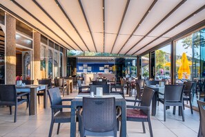 3 restaurants, lunch, dinner, brunch served; Turkish cuisine  - Selinus Beach Club Hotel (Gazipasa)