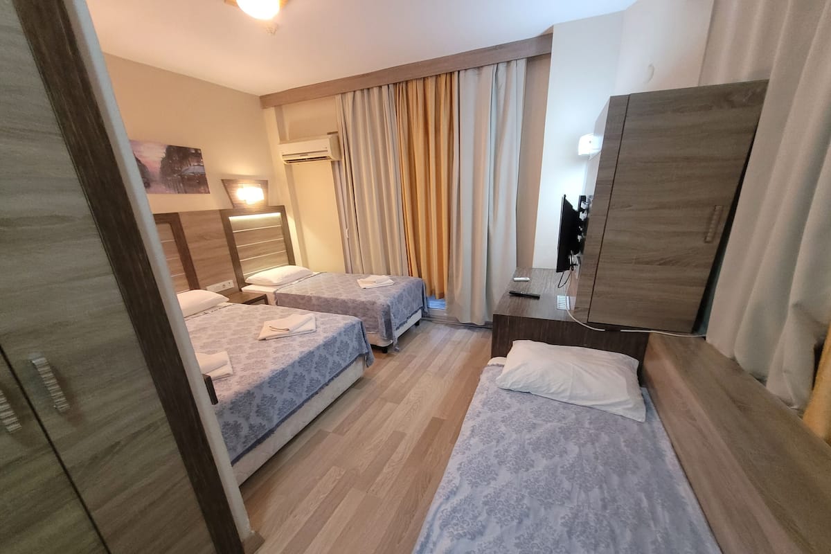 1 bedroom, premium bedding, minibar, in-room safe