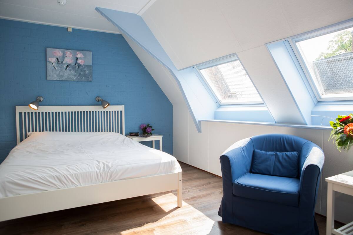 In-room safe, desk, cots/infant beds, free WiFi