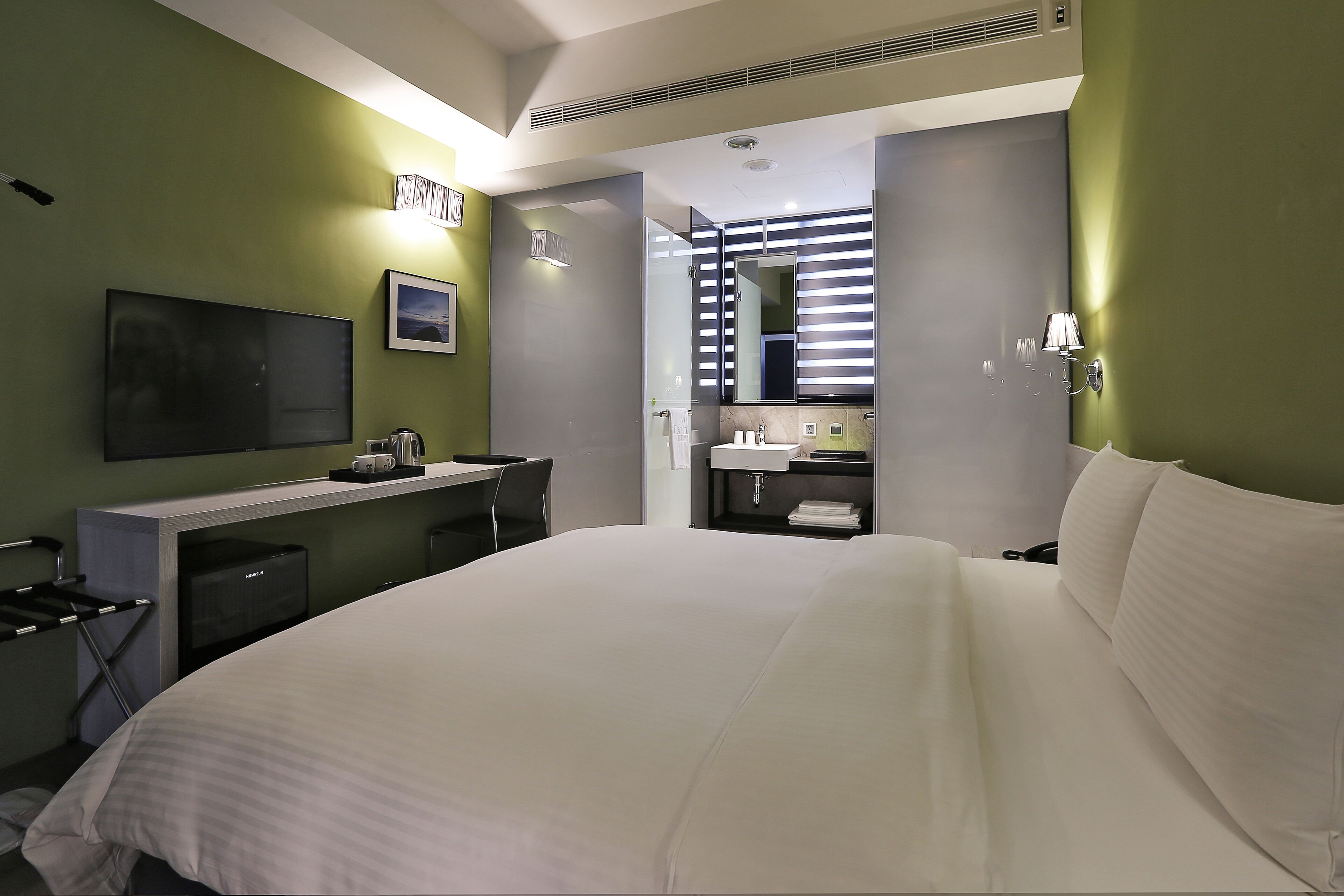 elegant twin room | 1 bedroom, premium bedding, down duvets, in-room safe