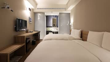 Premium bedding, down comforters, in-room safe, desk