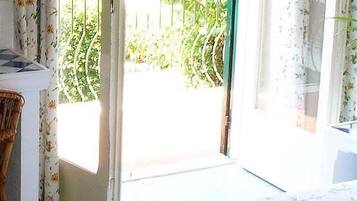 Doppia Standard | Biancheria da letto di alta qualità, una cassaforte in camera