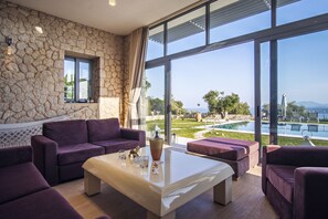 Villa | Living room | 36-inch flat-screen TV with satellite channels, TV, fireplace - Kastraki Epavlis (Corfu)
