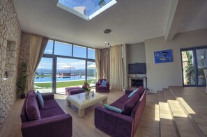 Interior - Kastraki Epavlis (Corfu)