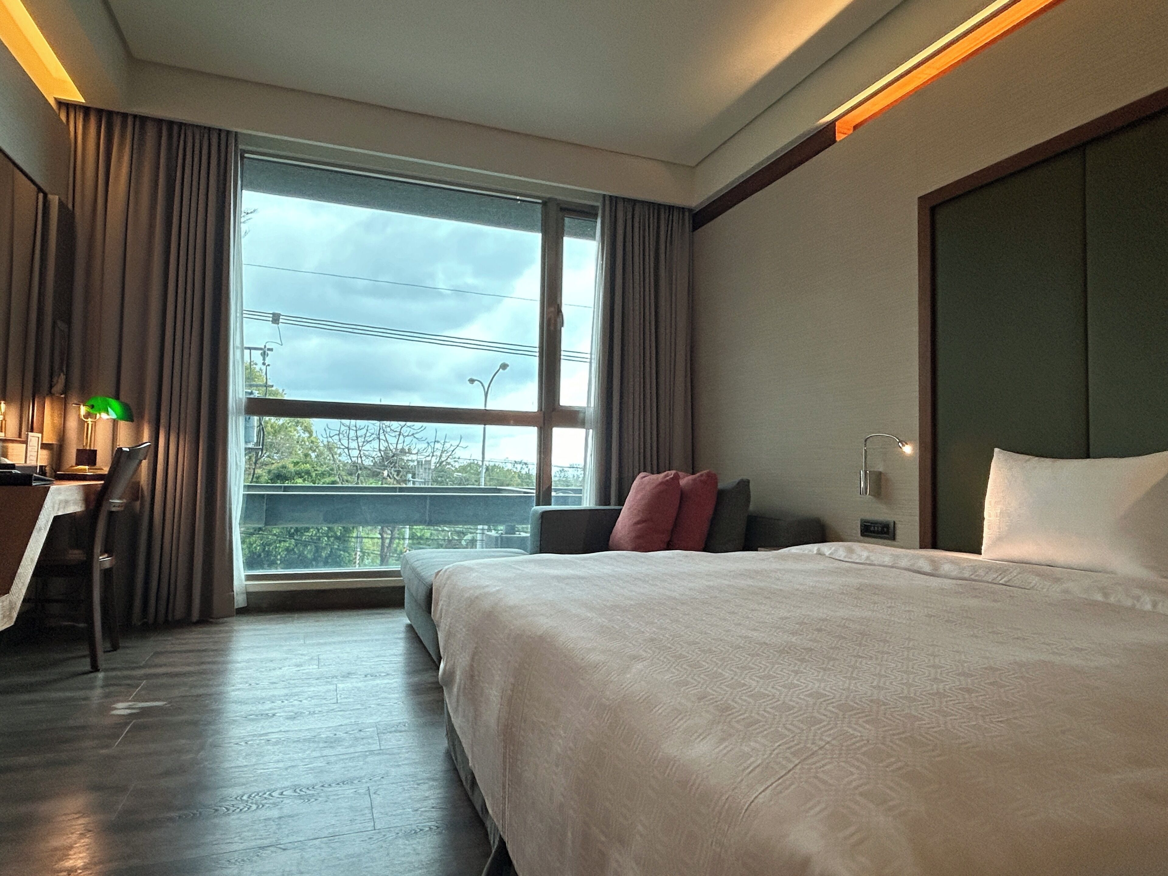 パノラミック ダブルルーム | 高級寝具、ミニバー、デスク、遮光カーテン