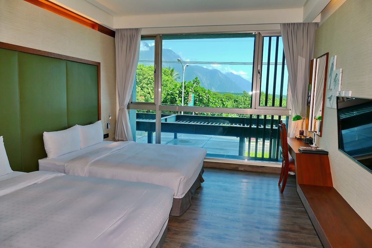premium bedding, minibar, desk, blackout curtains
