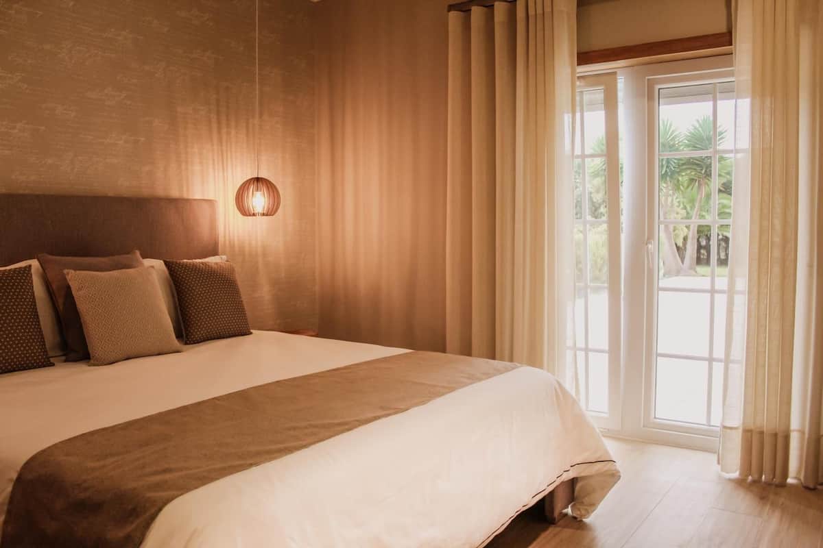 1 bedroom, in-room safe, desk, free wifi