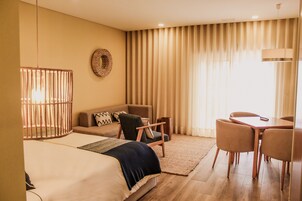 Studio, Kitchenette | In-room safe, desk, free WiFi