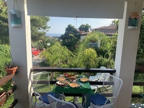Økonomi-dobbeltrom, sjøutsikt | Terrasse/patio