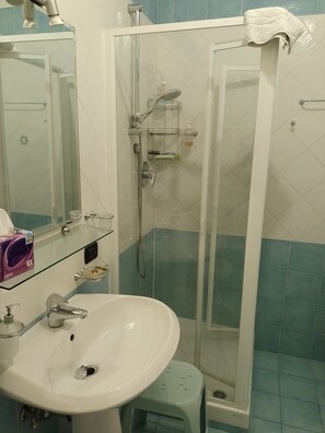 Shower, free toiletries, hair dryer, slippers - B&B Cupole e Campanili (Naples)