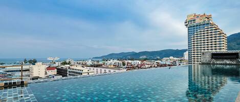 AuĂenpool, LiegestĂŒhle