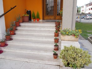 Entrée de l’hébergement