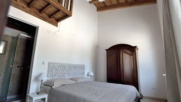 Camera tripla (Mandorlo) | Biancheria da letto di alta qualità, materassi in memory foam, minibar