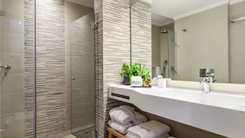 Deluxe Room | Bathroom