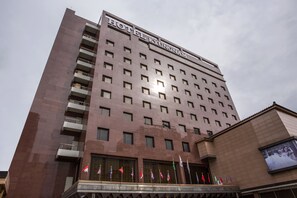 Front of property - Kyungnam Tourist Hotel (Seoul)