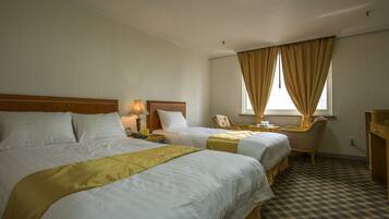 Deluxe Twin Room | Blackout drapes, free WiFi