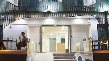 Façade de lâhĂ©bergement - soirĂ©e/nuit