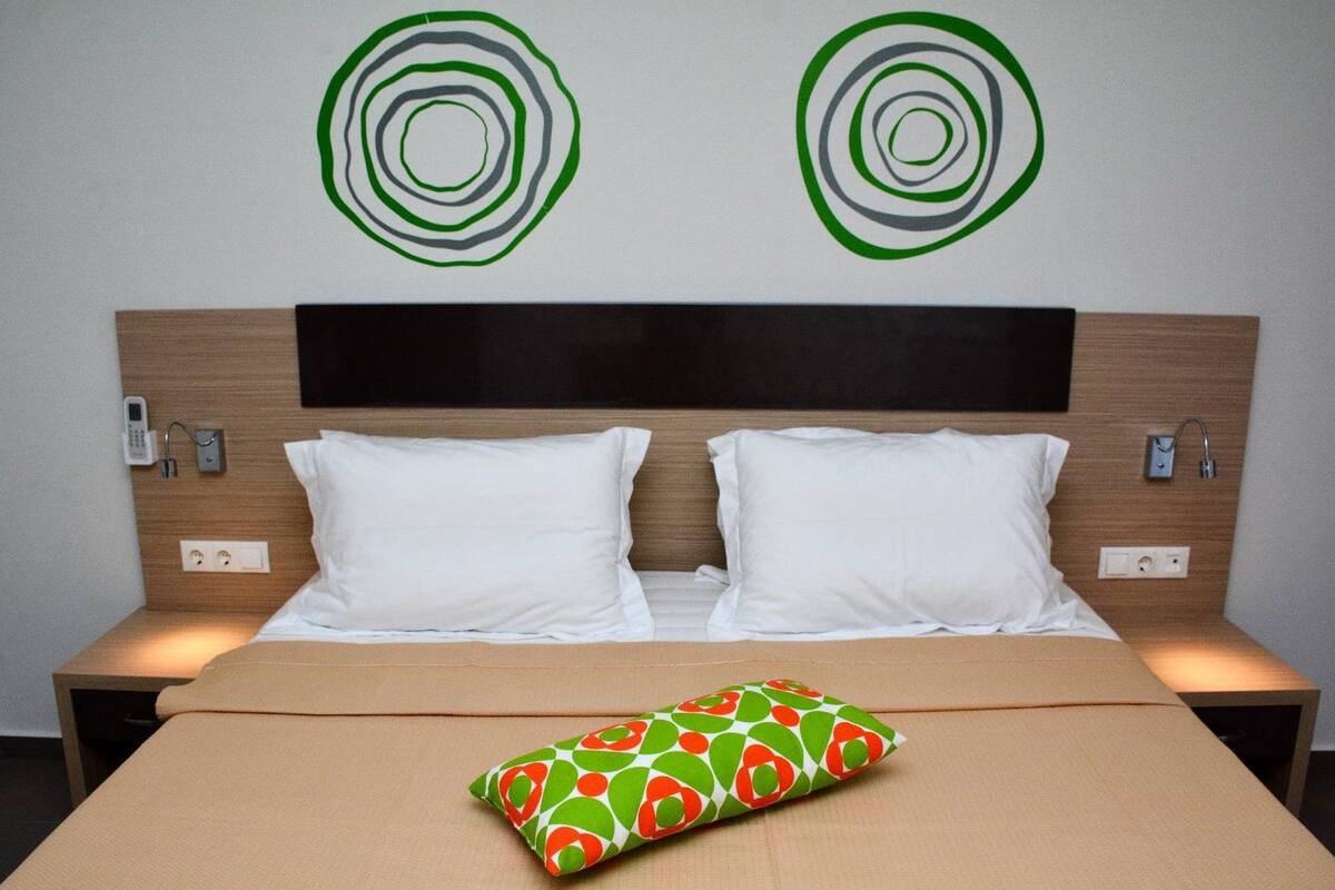 In-room safe, desk, soundproofing, free WiFi