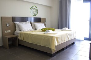 In-room safe, desk, soundproofing, free WiFi