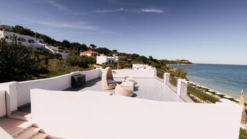 Family Suite, Non Smoking, Sea View | Premium bedding, minibar, in-room safe, desk