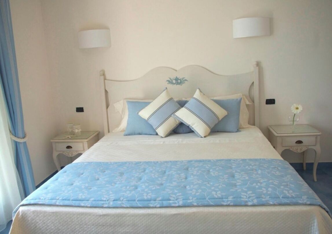 Deluxe Double Room, Non Smoking, Sea View | Premium bedding, minibar, in-room safe, desk