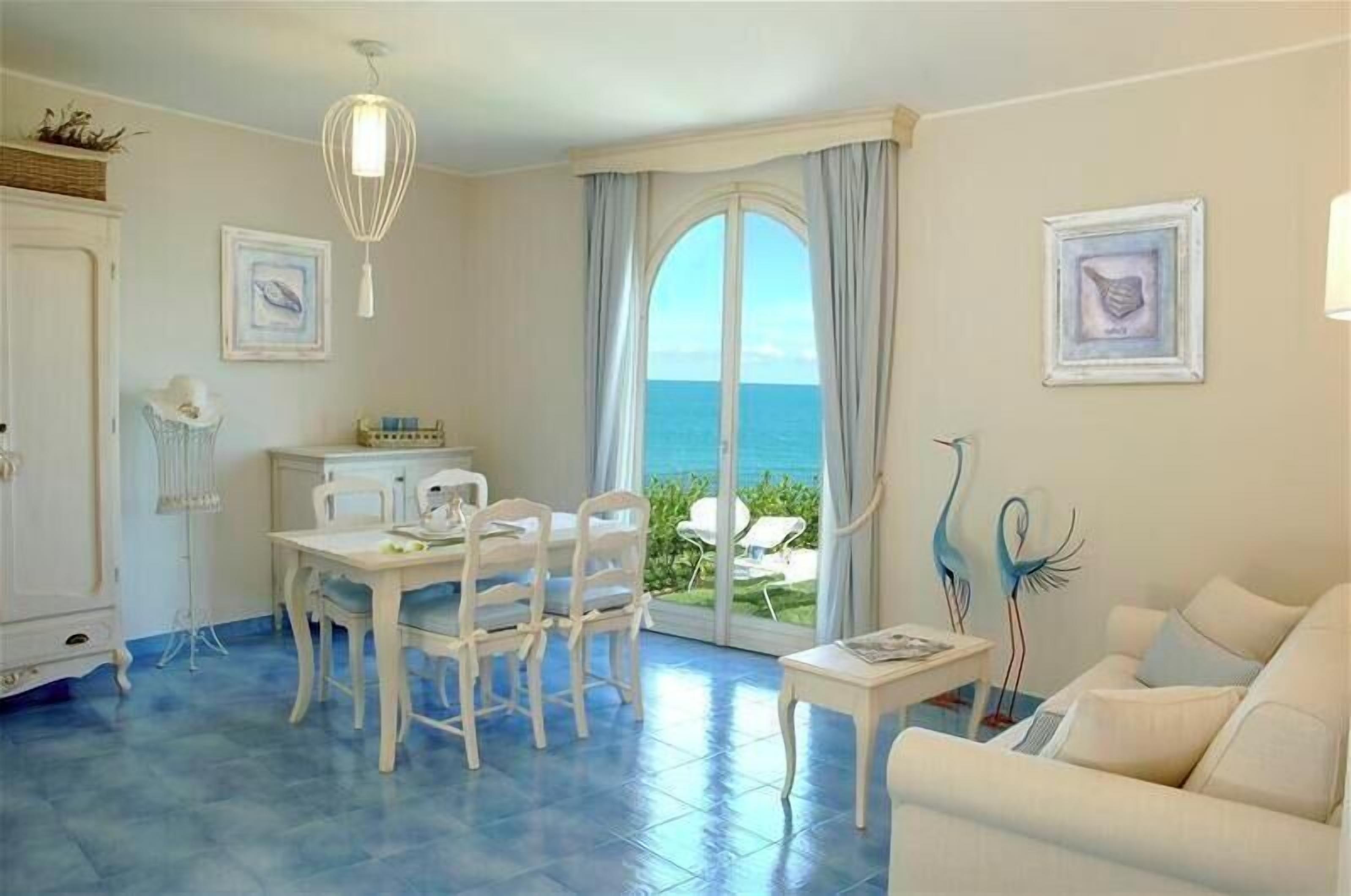 Family Suite, Non Smoking, Sea View | Living area