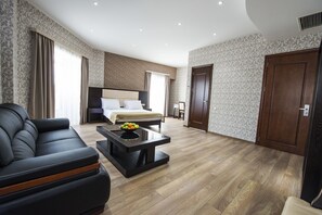 Luxury Room | Minibar, in-room safe, desk, iron/ironing board