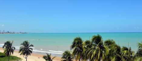 En la playa y toallas de playa