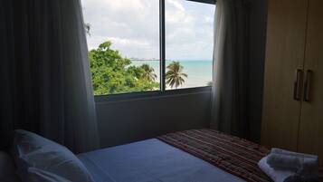 Minibar, escritorio, wifi gratis y ropa de cama