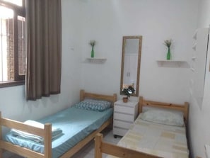 Twin Room, 2 Single Beds - Quintal do Maracana Hostel (Rio de Janeiro)