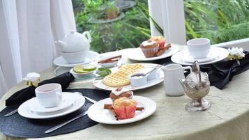 Free daily buffet breakfast