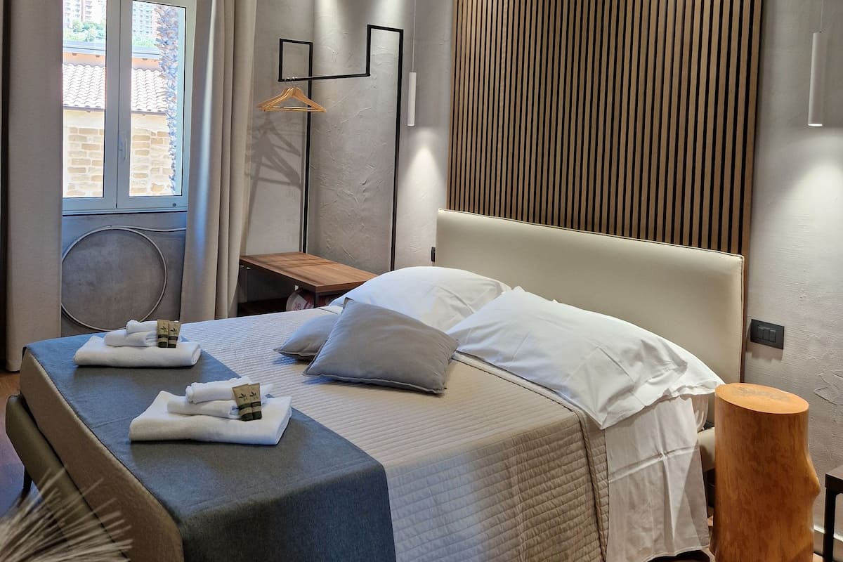 Tweepersoonskamer | Italiaanse Frette-lakens, donzen dekbedden, een minibar