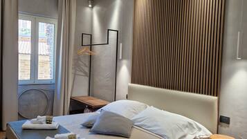 Frette Italian sheets, down comforters, minibar, soundproofing