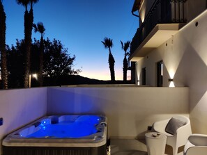 مغطس خاص في السبا