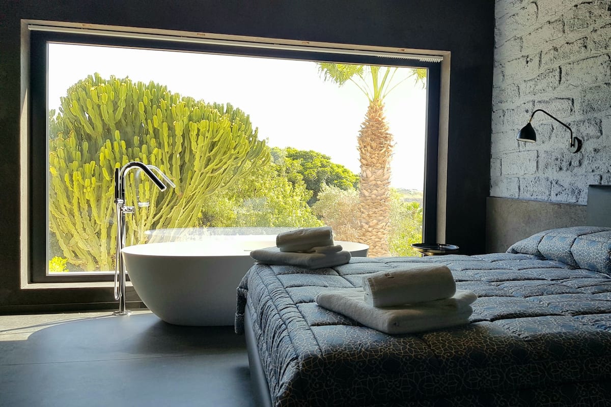 Panorama suite | Italiaanse Frette-lakens, donzen dekbedden, een minibar