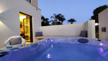 Private spa tub