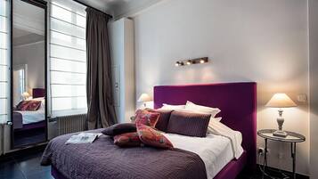 Kahden hengen superior-huone | Ylelliset vuodevaatteet, memory foam -patjalliset sängyt, työpöytä