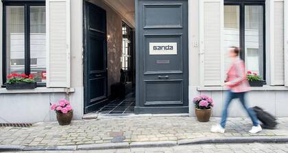 Ganda Rooms & Suites