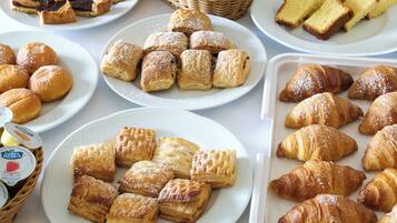 Free daily buffet breakfast