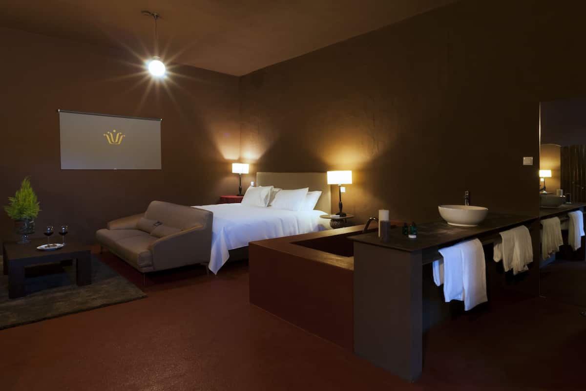 Suite (Castle) | Premium bedding, minibar, in-room safe, soundproofing