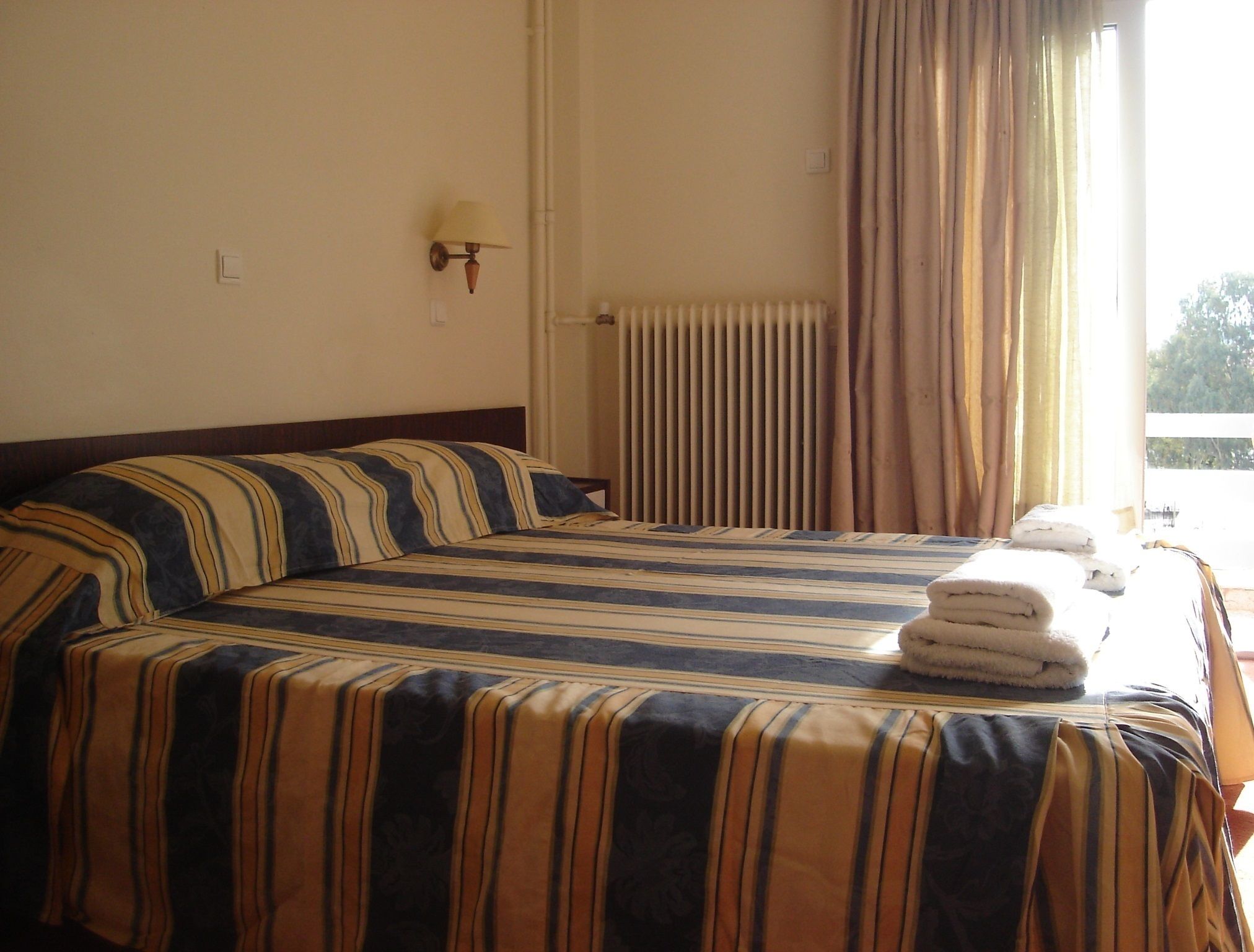 standard room | in-room safe, free wifi