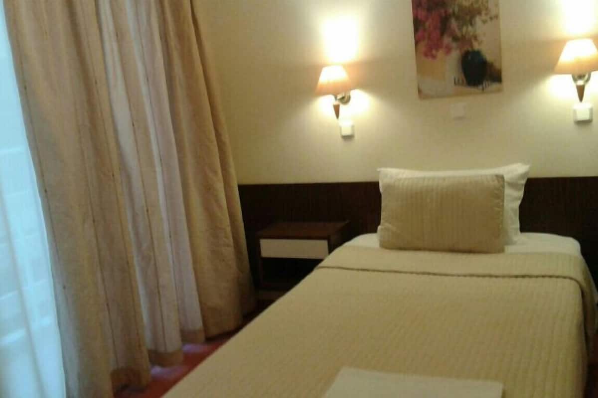 single room | in-room safe, free wifi