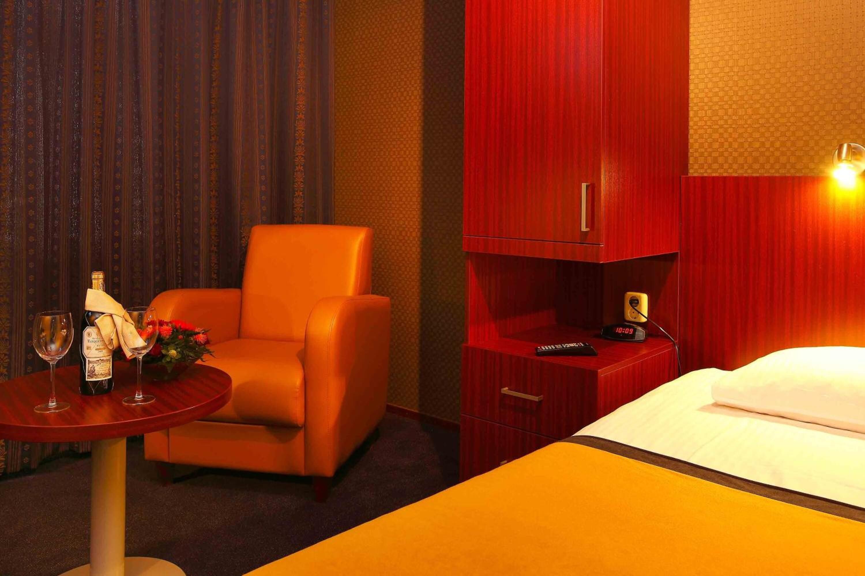 desk, iron/ironing board, cots/infant beds, rollaway beds