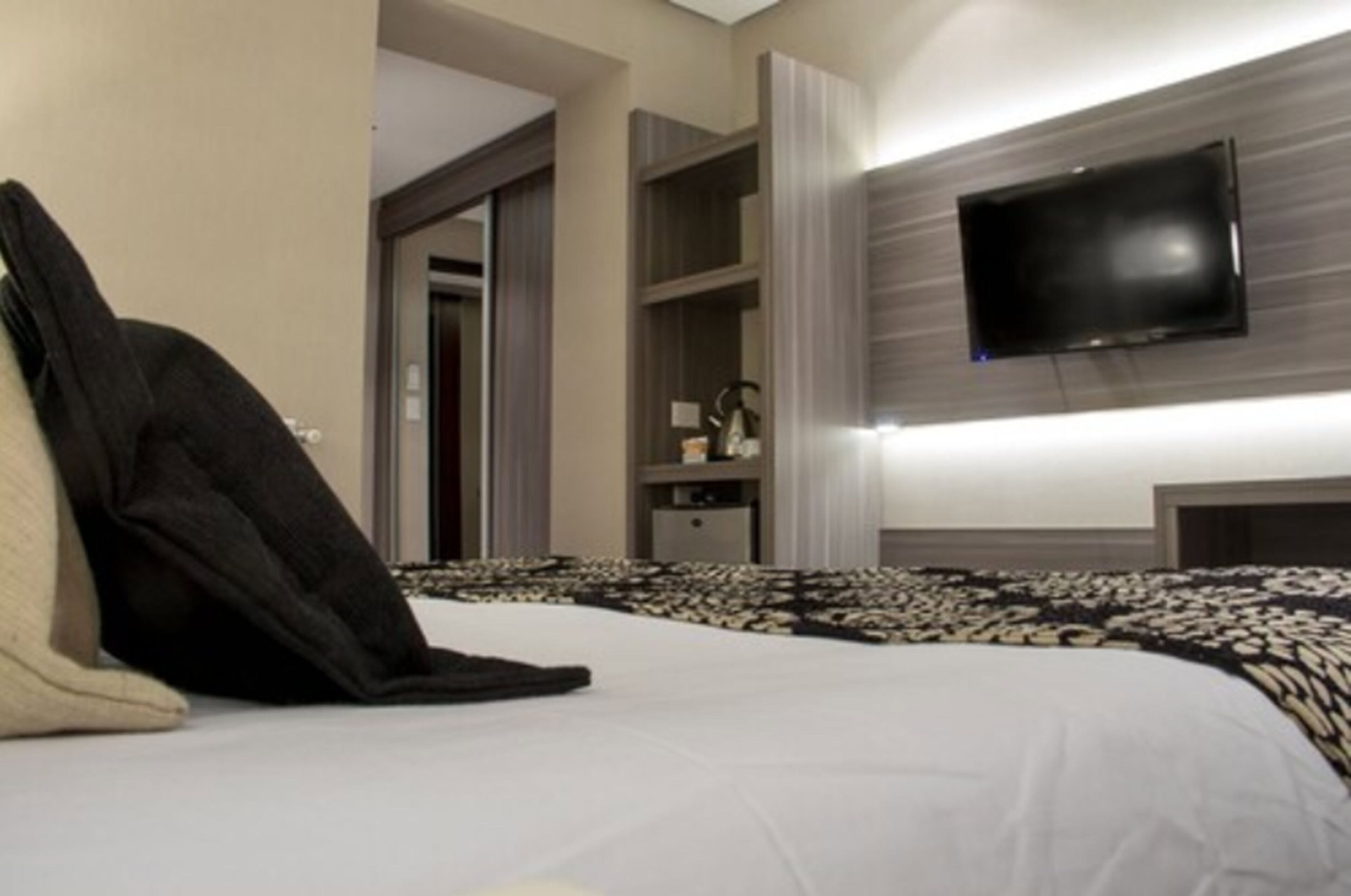 standard double room, 1 double bed | minibar, in-room safe, desk, free wifi
