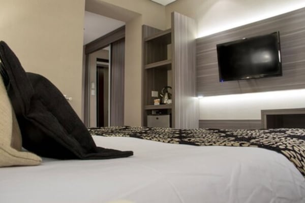 Habitación doble estándar, 1 cama matrimonial | Minibar, caja de seguridad en la habitación, escritorio y wifi gratis