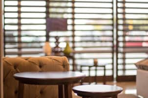 Área de estar no saguão